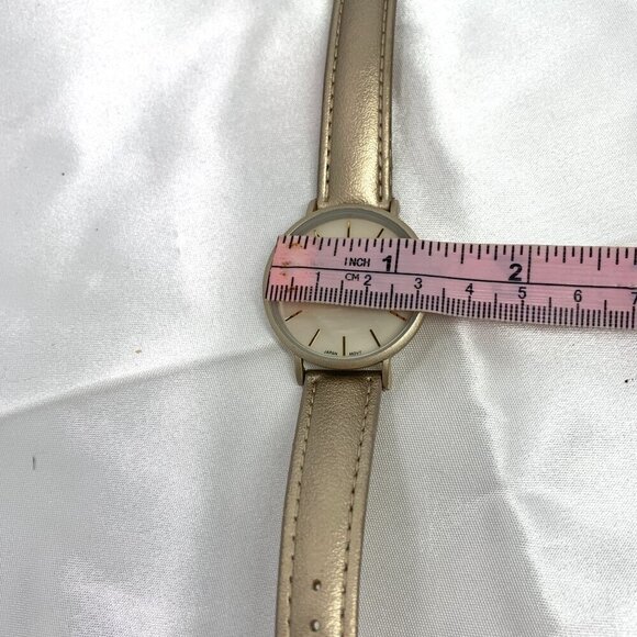 Minimalist Unisex Gold Leather Analog Watch With QRTZ Japanese Movement - Picture 8 of 9